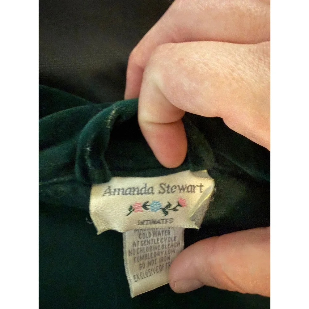 Amanda Stewart Intimates Green Velvet Embroidered Robe Shawl Collar Small 18251